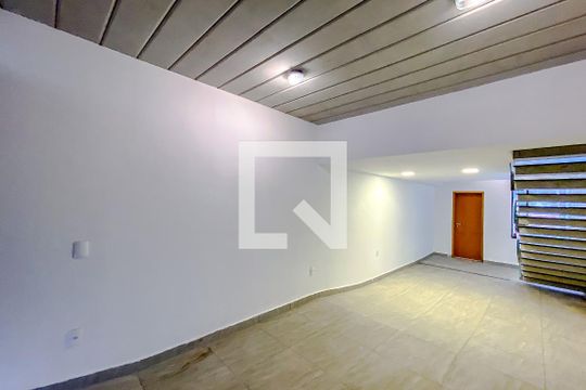 Garagem de casa à venda com 3 quartos, 160m² em Vila Bertioga, São Paulo