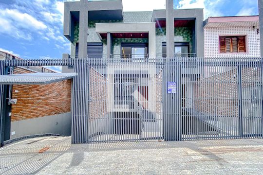 Fachada de casa à venda com 3 quartos, 160m² em Vila Bertioga, São Paulo