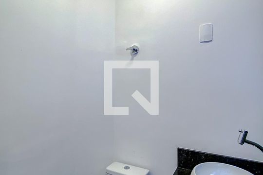 Lavabo de casa à venda com 3 quartos, 160m² em Vila Bertioga, São Paulo