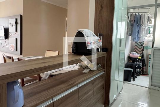 Cozinha de apartamento à venda com 2 quartos, 63m² em Jardim Tupanci, Barueri
