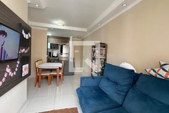 Sala de apartamento à venda com 2 quartos, 63m² em Jardim Tupanci, Barueri