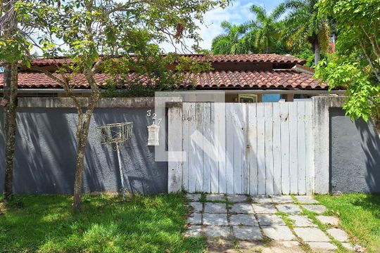 Fachada de casa à venda com 3 quartos, 140m² em Maravista, Niterói