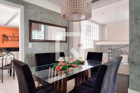 Sala de casa à venda com 3 quartos, 140m² em Maravista, Niterói