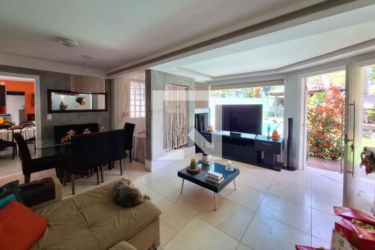 Casa à venda com 3 quartos, 140m² em Maravista, Niterói