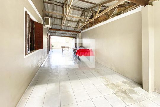Garagem de casa à venda com 2 quartos, 98m² em Rio dos Sinos, São Leopoldo