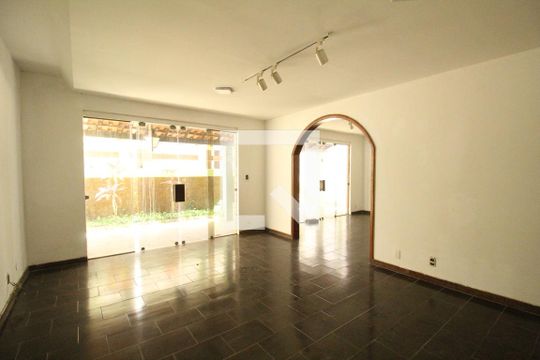 Casa de Condomínio à venda com 4 quartos, 500m² em Freguesia (jacarepaguá), Rio de Janeiro