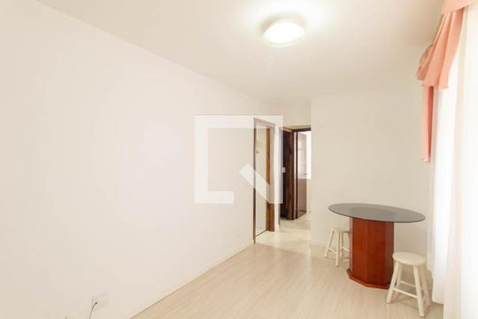 Sala de apartamento para alugar com 2 quartos, 40m² em Vila Izabel, Curitiba