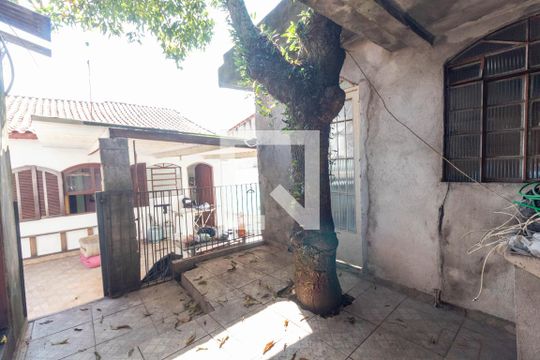 Quintal de casa à venda com 5 quartos, 120m² em Jardim Hercilia, São Paulo