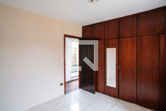 Suíte de casa para alugar com 4 quartos, 512m² em Barcelona, São Caetano do Sul
