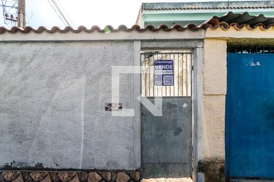 Fachada de casa à venda com 2 quartos, 62m² em Irajá, Rio de Janeiro