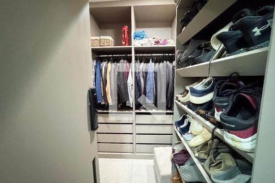 Closet do Quarto 2 de casa à venda com 3 quartos, 582m² em Riacho das Pedras, Contagem