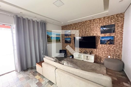 Sala de casa à venda com 3 quartos, 582m² em Riacho das Pedras, Contagem