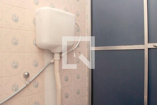 Banheiro de apartamento à venda com 1 quarto, 47m² em Santana, Porto Alegre