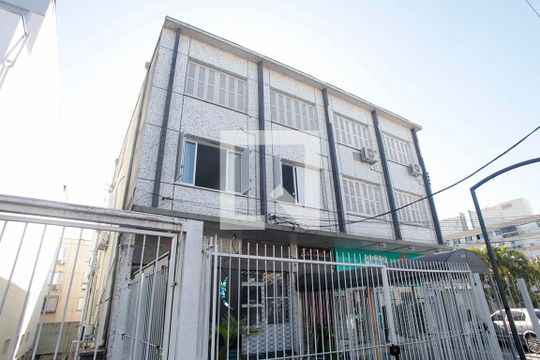 Fachada de apartamento à venda com 1 quarto, 47m² em Santana, Porto Alegre