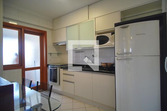 Cozinha de apartamento para alugar com 2 quartos, 92m² em Pátria Nova, Novo Hamburgo