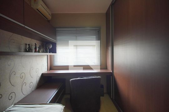 Quarto 2 de apartamento para alugar com 2 quartos, 92m² em Pátria Nova, Novo Hamburgo