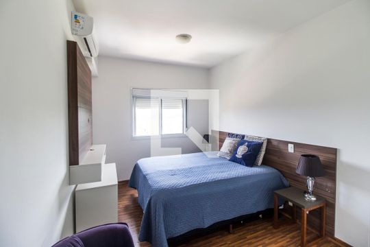 Suíte de apartamento para alugar com 2 quartos, 67m² em Empresarial 18 do Forte, Barueri