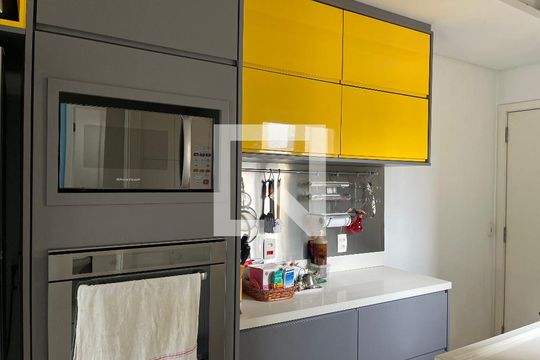Cozinha de apartamento à venda com 3 quartos, 100m² em Água Branca, São Paulo