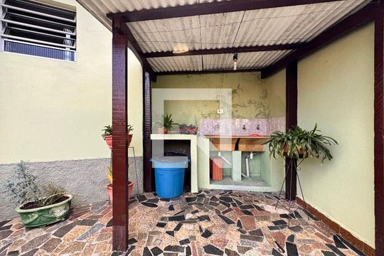 Lavanderia da edícula  de casa à venda com 4 quartos, 212m² em Parque Oratório, Santo André