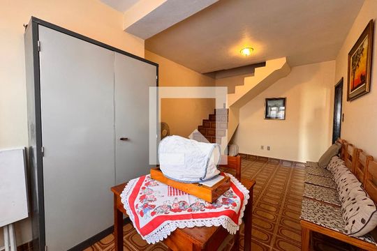 Sala edícula  de casa à venda com 4 quartos, 212m² em Parque Oratório, Santo André