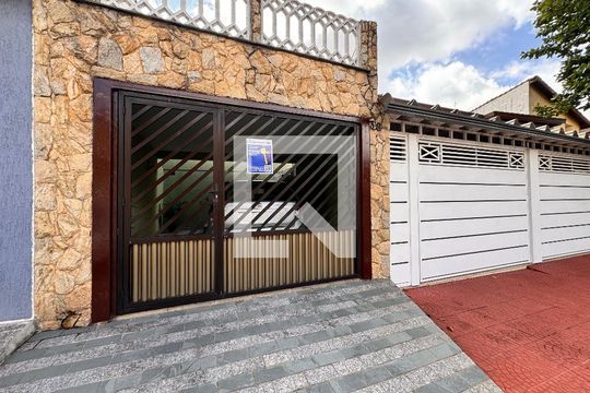 Fachada + plaquinha  de casa à venda com 4 quartos, 212m² em Parque Oratório, Santo André