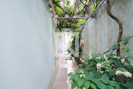 Corredor de casa à venda com 3 quartos, 200m² em Penha de França, São Paulo