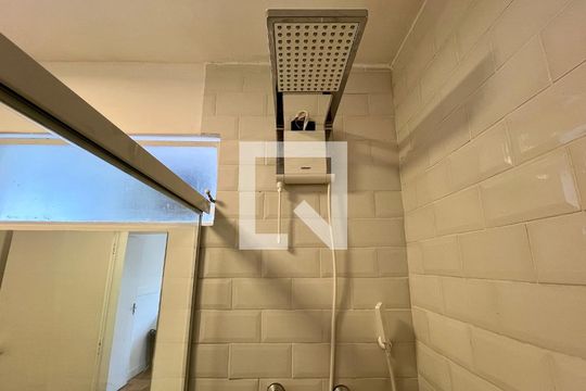 Banheiro de apartamento à venda com 2 quartos, 85m² em Cerqueira César, São Paulo