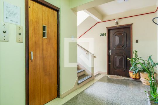 Elevador de apartamento para alugar com 3 quartos, 105m² em Centro Histórico, Porto Alegre