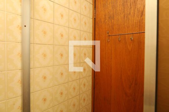 Banheiro de apartamento à venda com 1 quarto, 56m² em Conjunto Residencial José Bonifácio, São Paulo