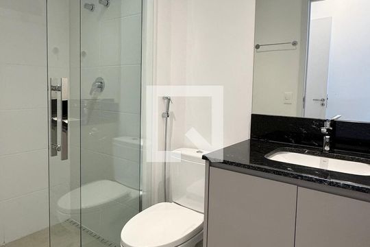 Banheiro da Suíte 3 de apartamento para alugar com 3 quartos, 124m² em Alphaville Industrial, Barueri