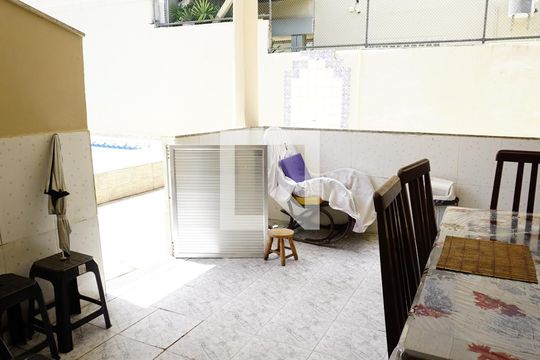 Quintal Fundos de casa à venda com 3 quartos, 203m² em Anil, Rio de Janeiro