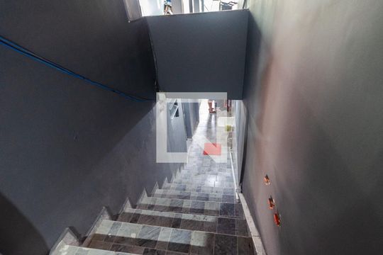 Escada de kitnet/studio para alugar com 1 quarto, 22m² em Jardim Paqueta (zona Norte), São Paulo