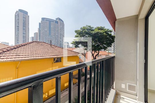 Varanda de kitnet/studio para alugar com 1 quarto, 25m² em Pinheiros, São Paulo