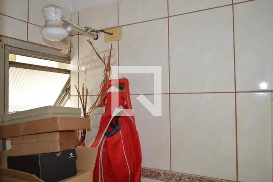 Banheiro de serviço de apartamento para alugar com 3 quartos, 102m² em Vila Mariana, São Paulo