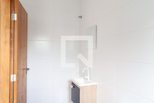 Banheiro de casa para alugar com 1 quarto, 40m² em Parque Casa de Pedra, São Paulo
