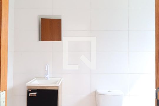 Banheiro de casa para alugar com 1 quarto, 40m² em Parque Casa de Pedra, São Paulo