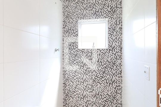 Banheiro de casa para alugar com 1 quarto, 40m² em Parque Casa de Pedra, São Paulo