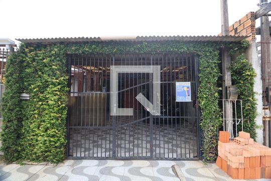 Fachada de casa à venda com 4 quartos, 120m² em Olaria, Canoas