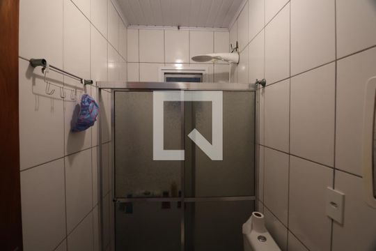 Banheiro de casa à venda com 4 quartos, 120m² em Olaria, Canoas