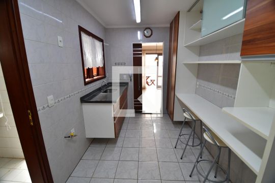 Cozinha de casa de condomínio à venda com 3 quartos, 153m² em Parque dos Jacarandás, Campinas