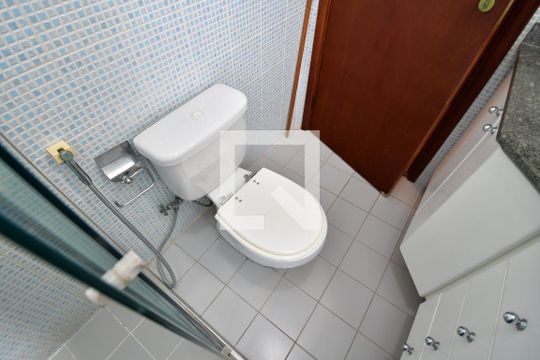 Banheiro 2 de casa de condomínio à venda com 3 quartos, 153m² em Parque dos Jacarandás, Campinas