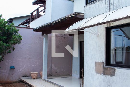 ÁREA EXTERNA FUNDOS de casa de condomínio à venda com 4 quartos, 150m² em Parque dos Jacarandás, Campinas