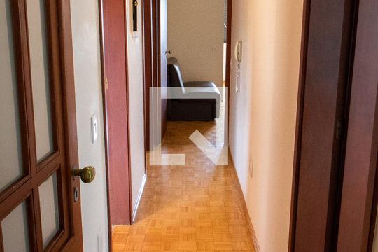 CORREDOR PISO SUPERIOR de casa de condomínio à venda com 4 quartos, 150m² em Parque dos Jacarandás, Campinas