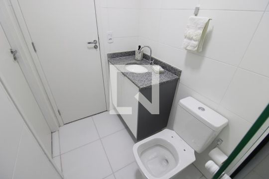 Banheiro de apartamento para alugar com 2 quartos, 35m² em Parada Inglesa, São Paulo