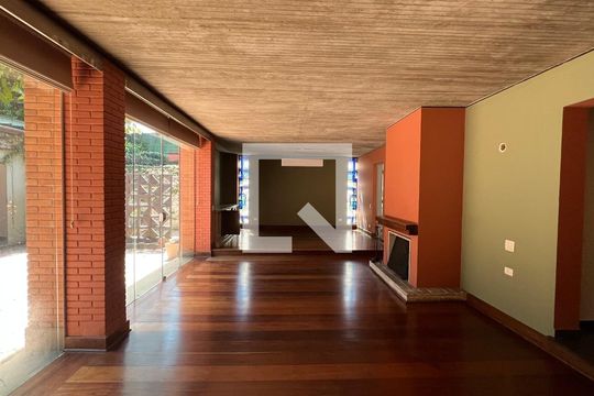 Sala de casa à venda com 4 quartos, 450m² em Alto de Pinheiros, São Paulo