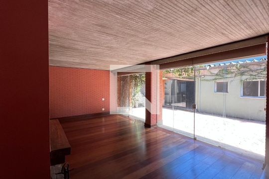 Sala de casa à venda com 4 quartos, 450m² em Alto de Pinheiros, São Paulo