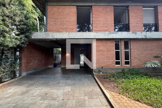 Garagem de casa à venda com 4 quartos, 450m² em Alto de Pinheiros, São Paulo