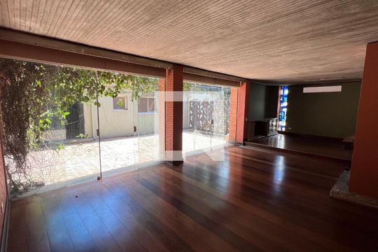Sala de casa à venda com 4 quartos, 450m² em Alto de Pinheiros, São Paulo