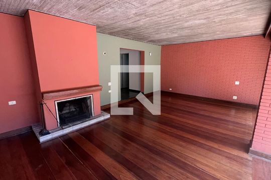 Sala de casa à venda com 4 quartos, 450m² em Alto de Pinheiros, São Paulo