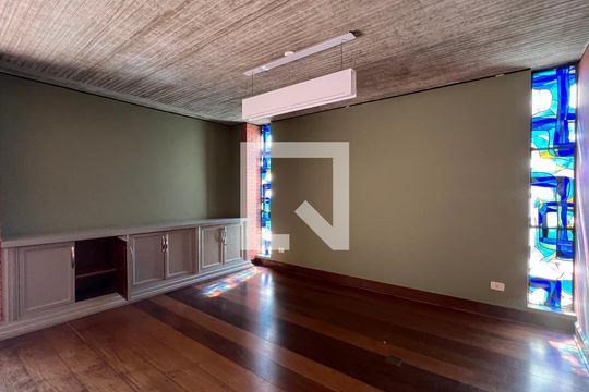 Sala de casa à venda com 4 quartos, 450m² em Alto de Pinheiros, São Paulo